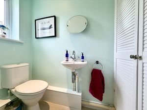 Guest Cloakroom - click for photo gallery
